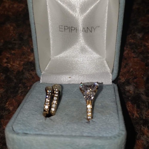 Qvc rings. CZ . Size 4 - Picture 9 of 10